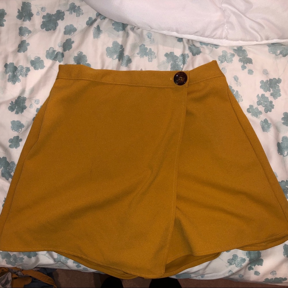 BRAND NEW Urban Outfitters Mustard Skort